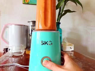 12、冬喝暖饮夏吃冰～健康饮食之烈焰红唇四物汁,按下开关，两分钟！