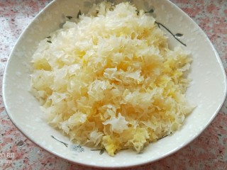 3、养颜营养早餐,然后剁碎备用