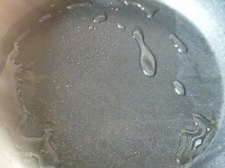 11、养颜营养早餐,鸡蛋出锅后倒少量油