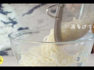 3、秘制麻酱冷面，商家不会透露的秘方,熟面条过冷水