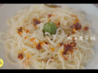 5、秘制麻酱冷面，商家不会透露的秘方,加入老干妈