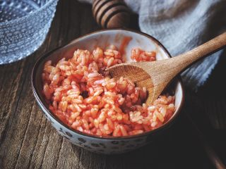 7、简单快手零失败的 番茄蛋包饭,放入米饭拌匀