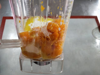 15、酸奶南瓜派, 所有材料放入料理机。