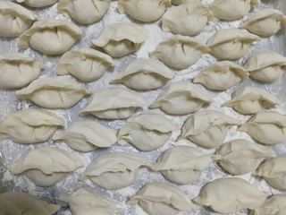 17、猪肉白菜生煎水饺(猪肉好贵),凑合不破就行了