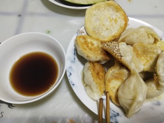 22、猪肉白菜生煎水饺(猪肉好贵),超级好吃！