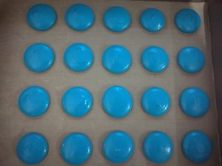 11、海洋之星——意式马卡龙,垂直挤在烤盘,开始晾皮。