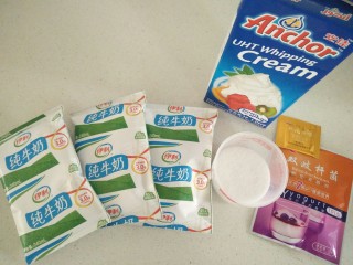 1、酸奶酪,准备好所有食材。