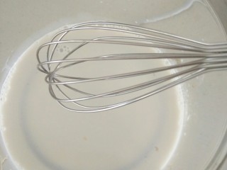 6、酸奶酪,为避免菌粉粘在养生壶底部，所以要充分搅拌均匀。