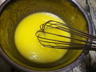 5、花生酥,搅打均匀。