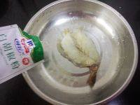 7、土豆西兰花吉利虾,虾肉用盐,料酒,胡椒粉腌制一下入味