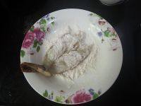 8、土豆西兰花吉利虾,两面拍上淀粉