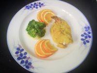 12、土豆西兰花吉利虾,把土豆泥,西兰花,大虾摆盘,用柠檬或者橙子点缀一下即可上桌