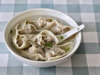 25、蘑菇馄饨,非常鲜美。