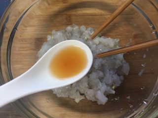 5、好喝的萝卜虾丸汤,料酒