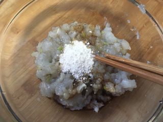 7、好喝的萝卜虾丸汤,淀粉