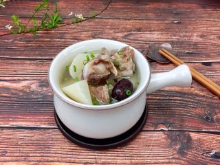 14、冬日温补-萝卜炖排骨,汤色清澈，味美清爽的萝卜炖排骨就做好啦