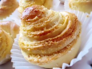 14、千层椰蓉面包卷,出炉照。