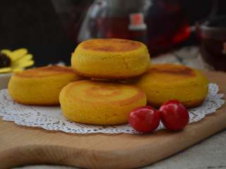 16、玉米发面饼,香喷喷的玉米饼。