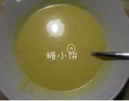 4、棉花蛋糕卷,拌匀即成蛋黄糊，静置15分钟备用