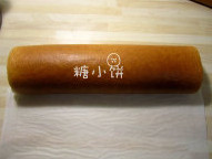 12、棉花蛋糕卷,卷起来，用油纸包好放冰箱冷藏定型