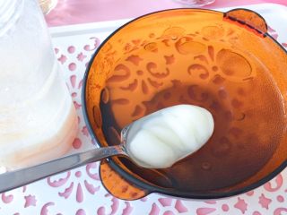 10、佳儿的水信玄饼●少女心怦怦滴,如果觉得不够甜，可以再来点蜂蜜。调匀，尝尝味道，嗯！好像冰淇淋的味道呢。好喝的。