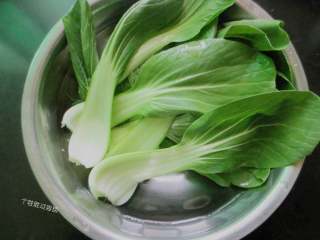 5、油泼扯面,小青菜洗干净