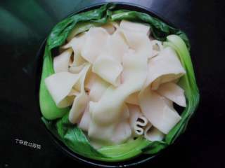 9、油泼扯面,码上青菜