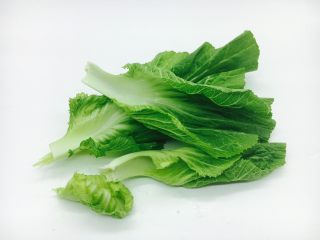 8、#咸味# 骨汤鱼松米线,把青菜掰成片