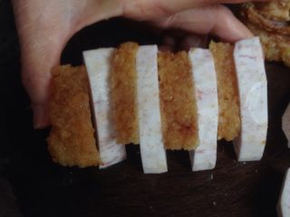 9、芋头扣肉,一块五花肉一块香芋相间摆放