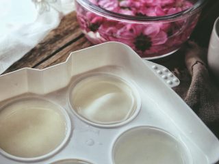 10、零失败高颜值的 桃花冻,倒入模具