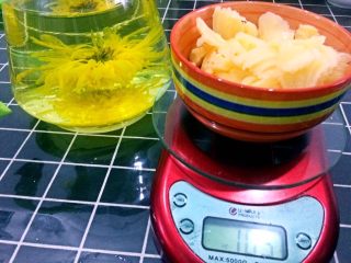 9、绿豆糕,黄油100克。也可以用玉米油，我这个黄油是大哥从内蒙带回来的，特别好吃。