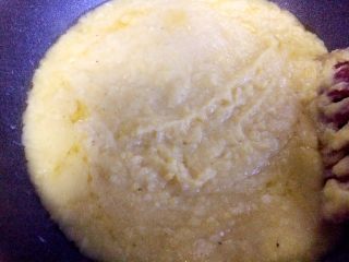 12、绿豆糕,这部是考验臂力考验耐心的。真心很累。我大概炒了快半小时，要不停的翻炒，小心糊锅。