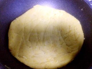 13、绿豆糕,炒到绿豆泥没有水份，可以成团就可以了，好累呀