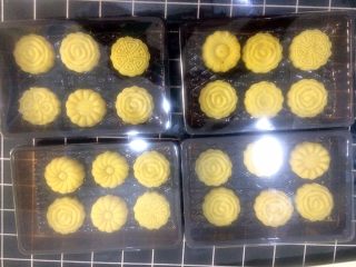 19、绿豆糕,打包，做好的时候我发了个朋友圈显摆，结果就不够分了，这是带给同事吃的。