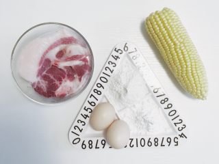 1、宝宝辅食：猪肉玉米肠,食材准备：梅花肉200克 玉米50克 普通面粉30克 玉米淀粉20克 宝宝食盐酱油适量 鸡蛋2个 