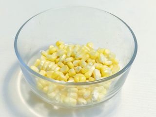 4、宝宝辅食：猪肉玉米肠,玉米脱粒