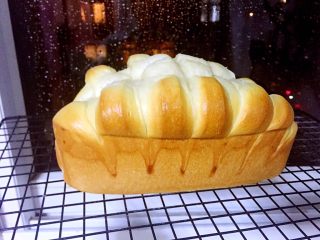 13、葡萄干小吐司,出炉