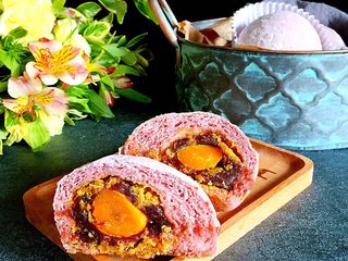 15、蛋黄豆沙蔓越莓包,成品图