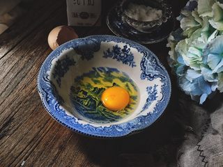 3、美貌早餐 抹茶面包布丁,碗内打入一个鸡蛋