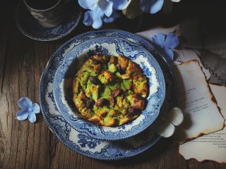 8、美貌早餐 抹茶面包布丁,烤好后取出，趁热开吃~