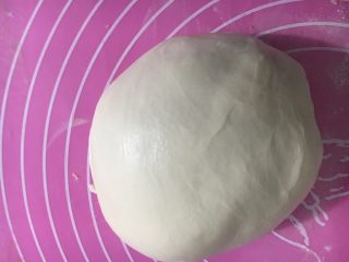 10、豹纹吐司,再揉捏几下,一会立即会很光滑且不粘手的