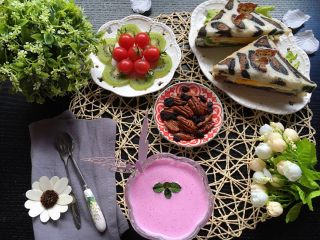 36、豹纹吐司,搭配坚果,奶昔和水果,营养又养眼哦