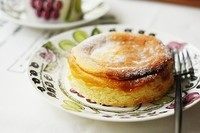 13、舒芙蕾芝士蛋糕,蛋糕烤好后自然冷却,然后放入冰箱冷藏3个小时左右后即可食用 。