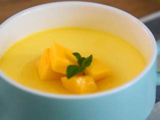 9、芒果牛奶炖蛋—嫩滑无比，呲溜一下滑入肚子里,既是甜品，又是急速早餐哦~