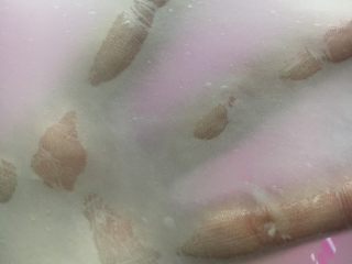 12、手撕椰蓉吐司,揉出有韧性薄透的膜即可