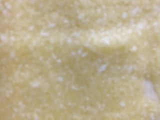 20、手撕椰蓉吐司,把椰蓉馅全部涂抹在面皮上