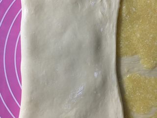 21、手撕椰蓉吐司,往里折起三分之一