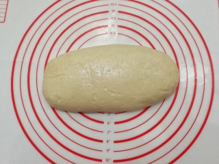 6、自制健康小油条,看!饧发好的面团变得圆胖了哈;