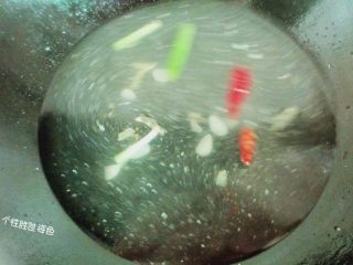 8、酱油鸡腿,倒入适量清水