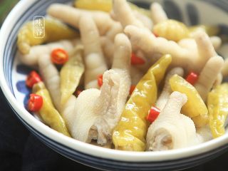 13、泡椒鸡爪,习惯性的来个特写，色诱一下亲们的味觉。